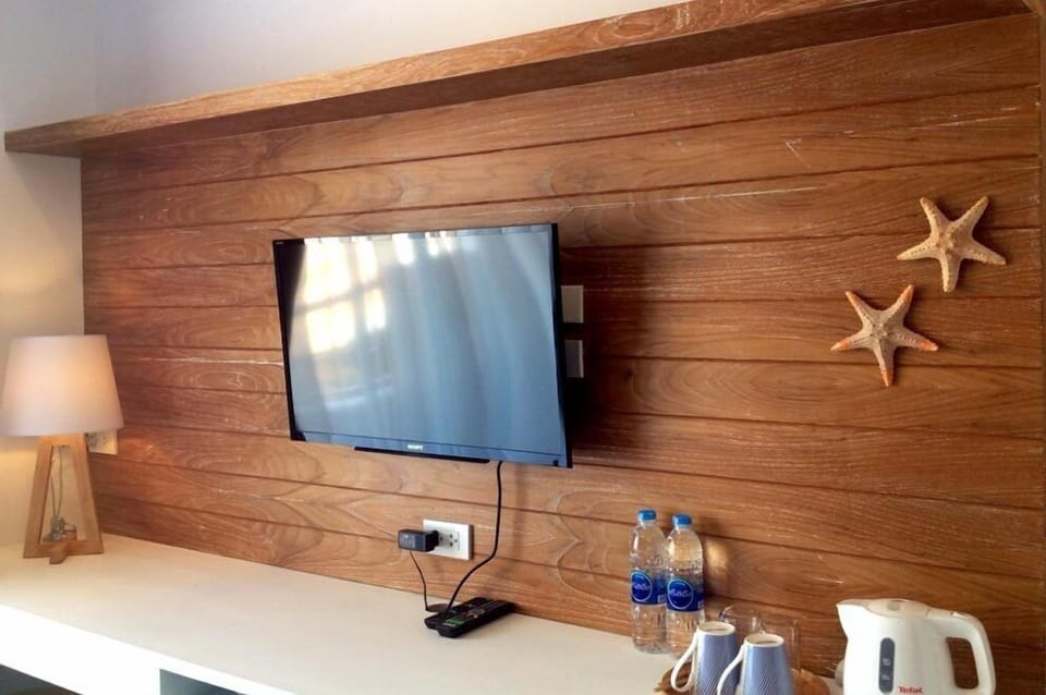 Deluxe Room, 1 Double Bed, Mountain View | Room amenity