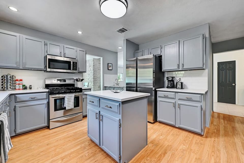 Luxury House, Private Pool | Private kitchen | Toaster