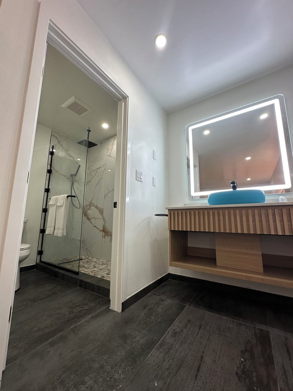 Comfort Room, 1 King Bed, Private Bathroom | Bathroom | Shower, towels, soap, shampoo