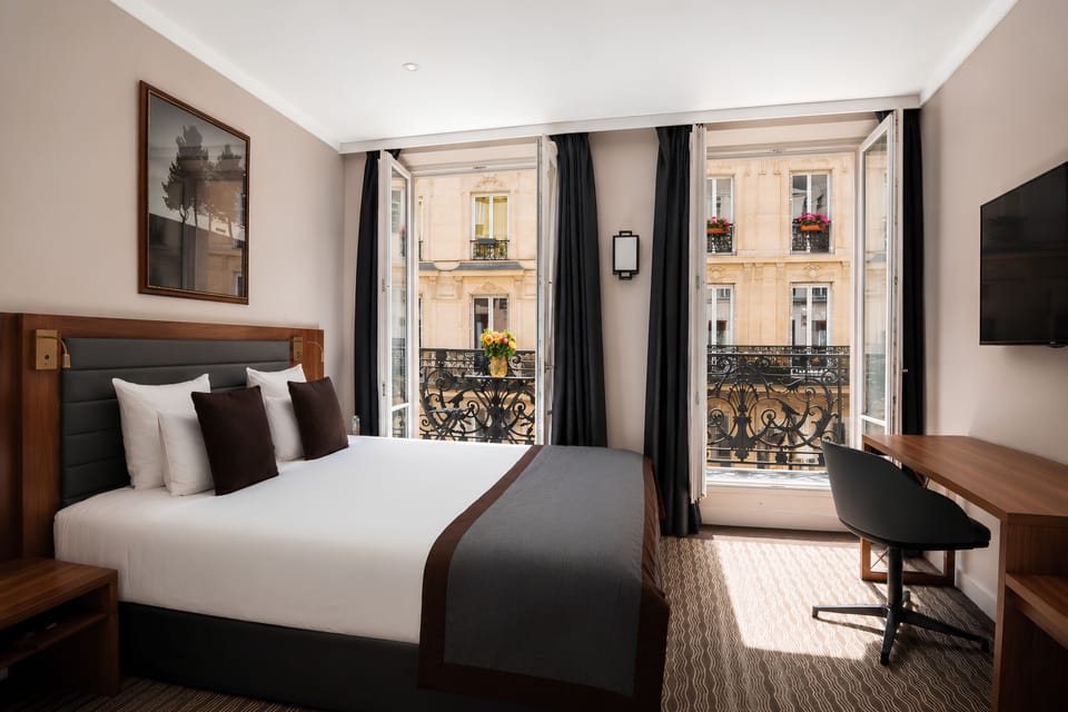 Deluxe Room, Balcony | Premium bedding, minibar, in-room safe, desk