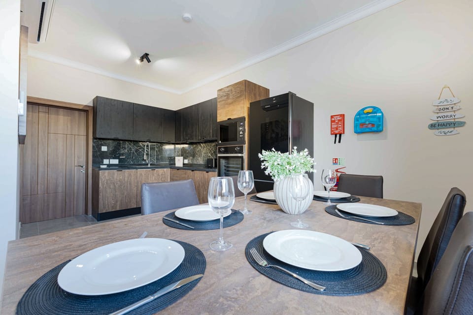 Penthouse, City View | Dining