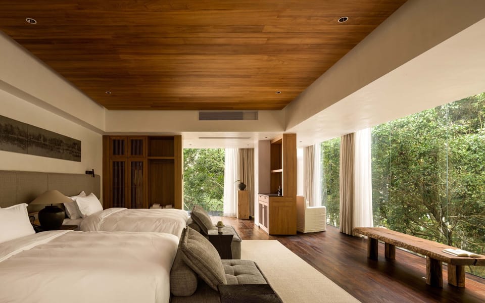 Luxury House | Free minibar, in-room safe, desk, blackout drapes