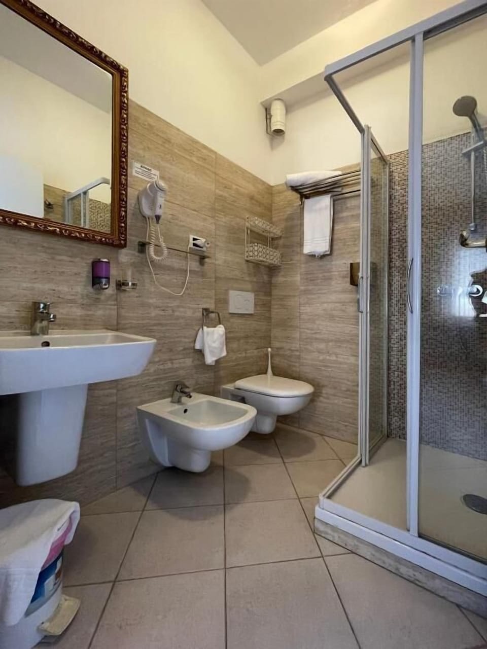 Deluxe Double Room, Balcony | Bathroom | Shower, hair dryer, bidet, towels