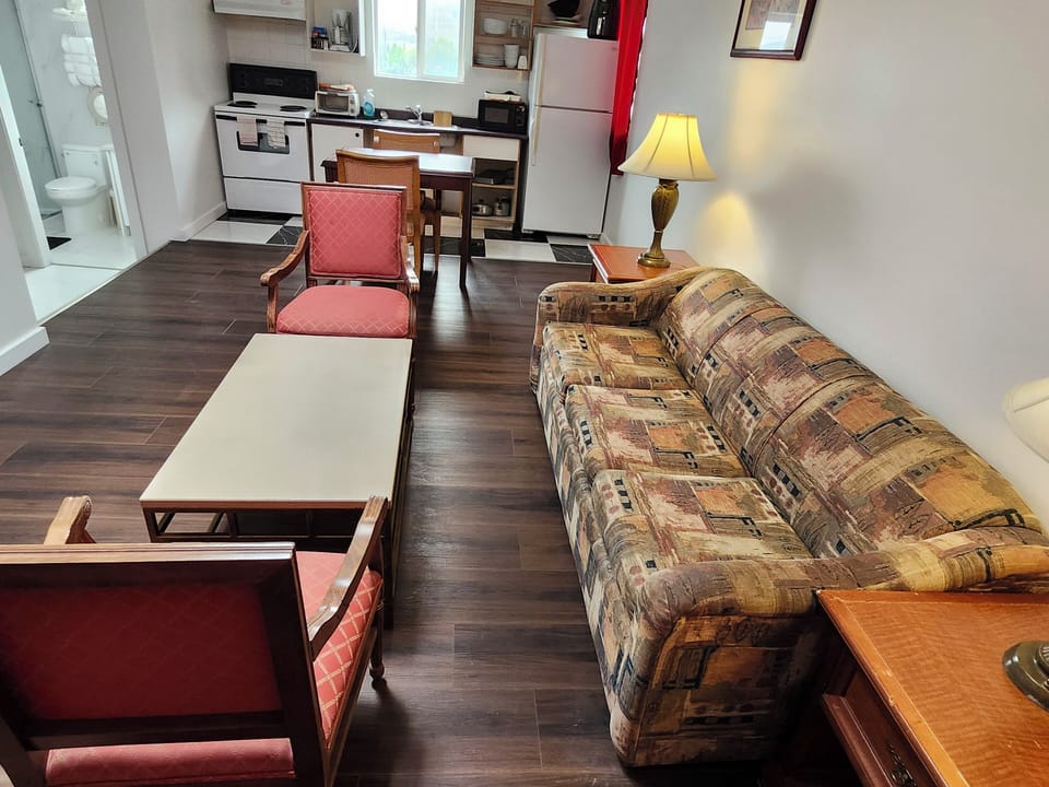 Jacuzzi suites, 2 bedroom | Living area | TV
