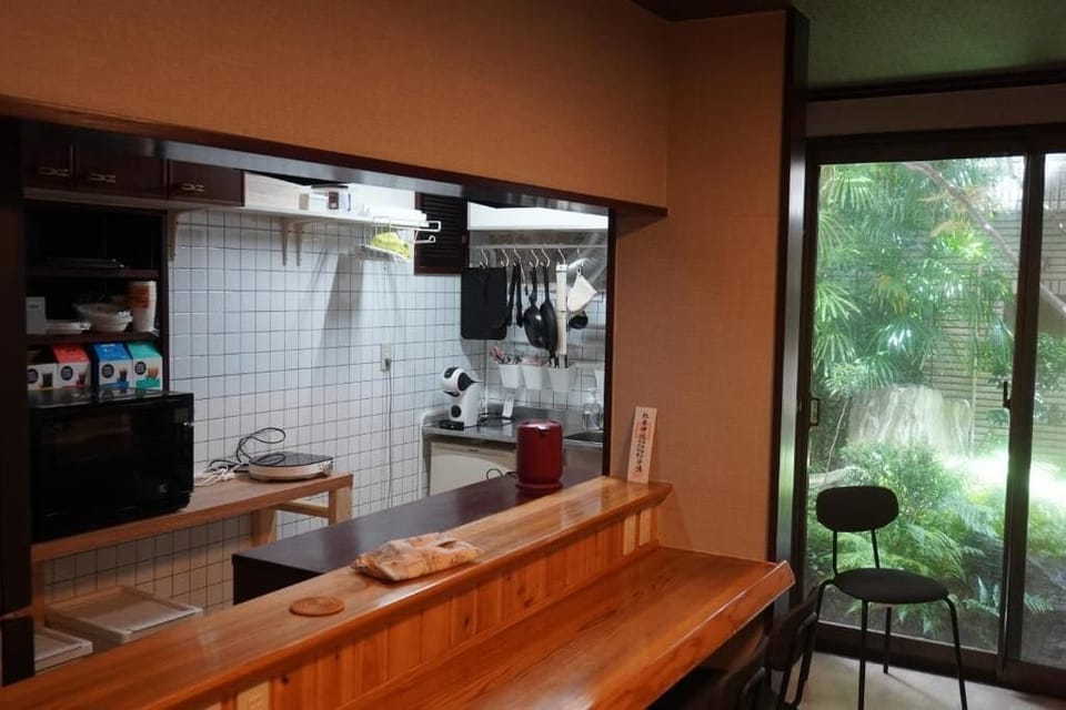 Full-size fridge, microwave, stovetop, cookware/dishes/utensils
