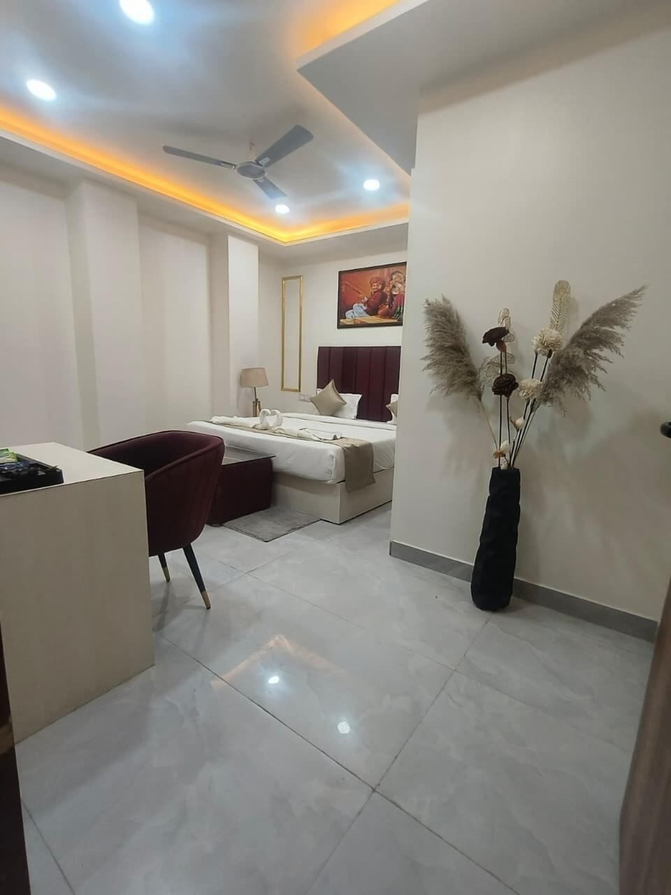 Premium Room | Premium bedding, memory foam beds, minibar, desk