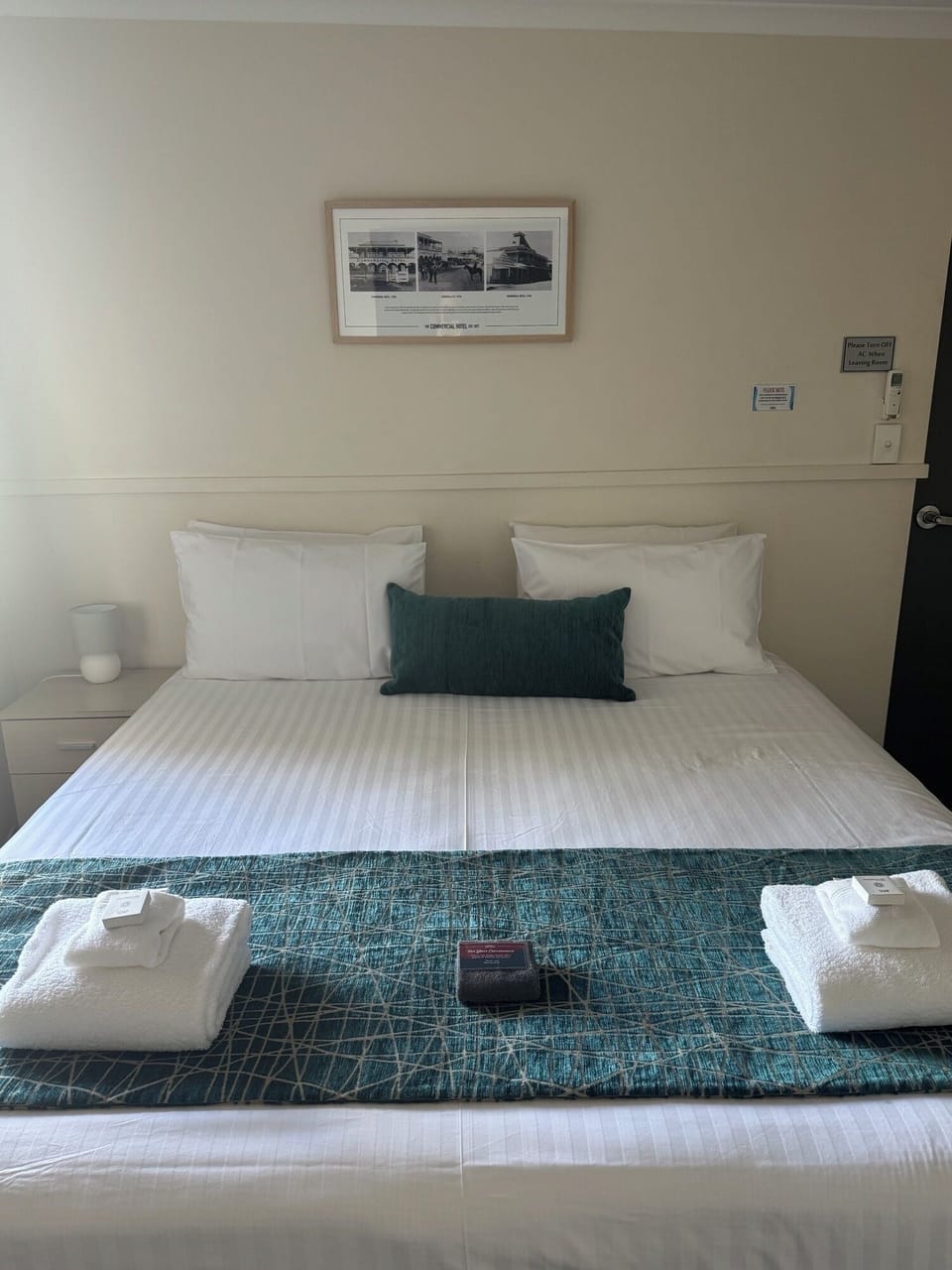 Motel Deluxe Twin Share | Down comforters, iron/ironing board, WiFi (free), bed sheets