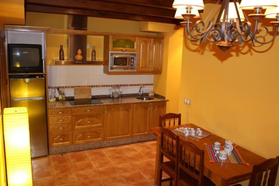 Apartment, 2 Bedrooms | Private kitchen
