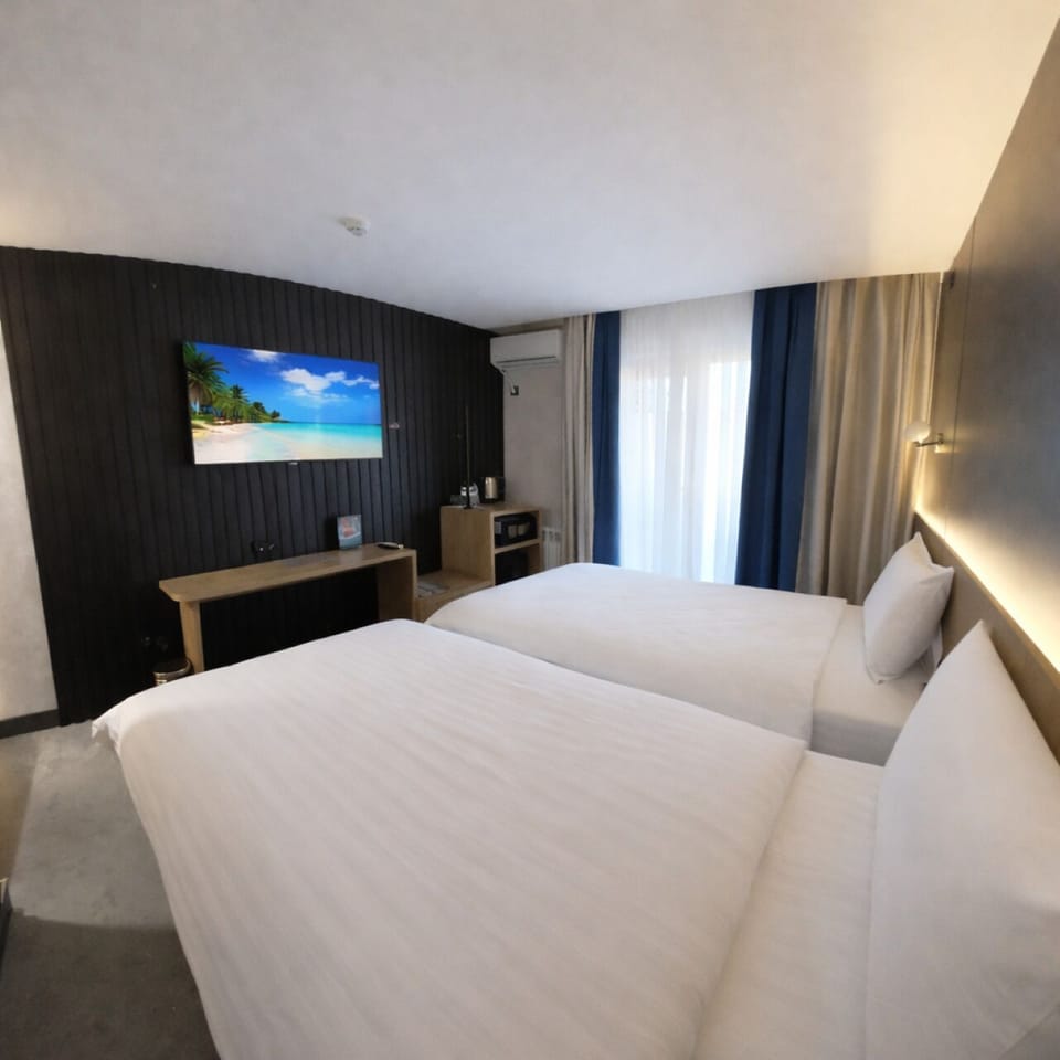 In-room safe, blackout drapes, WiFi (free)