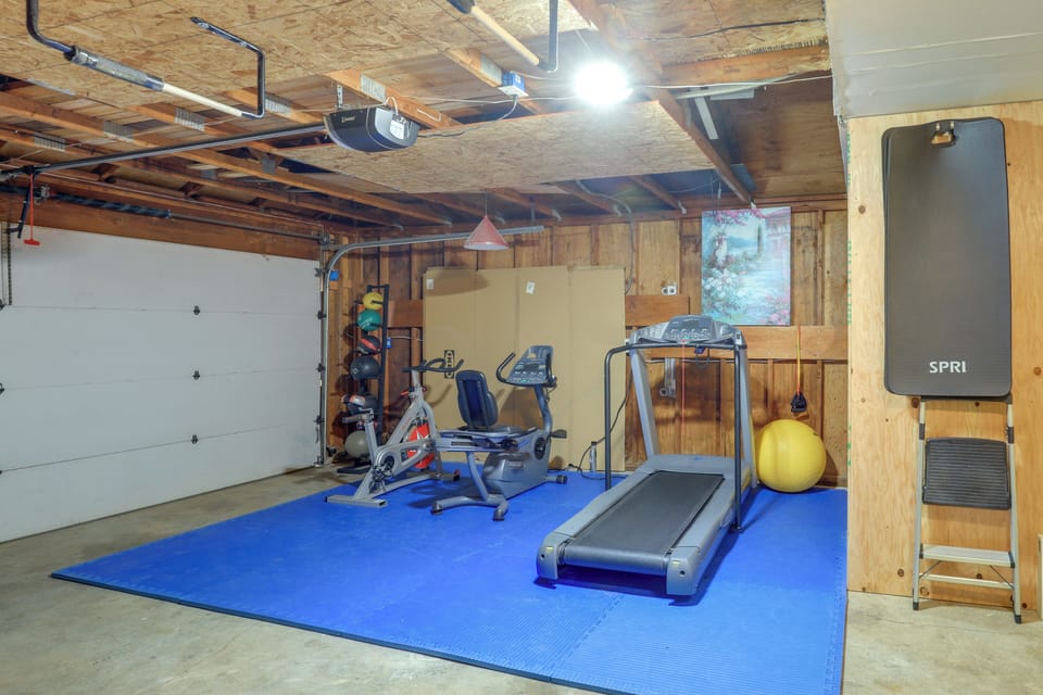 Peace & Serenity in Gresham! Sleek Home w/ Yard Cottage in Gresham