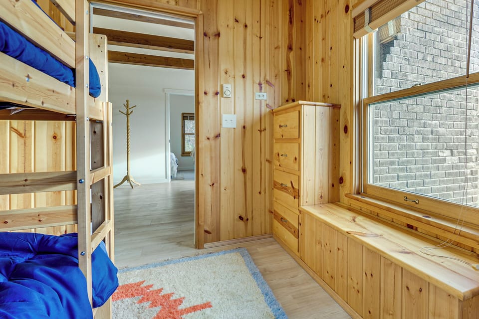 House (6 Bedrooms) | Interior