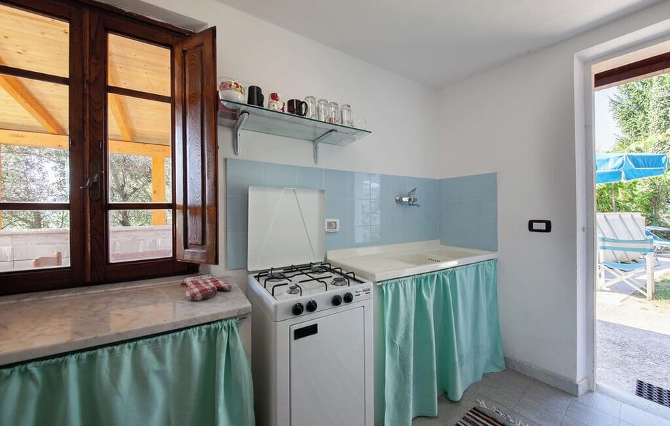 House, Patio, Garden View | Private kitchen | Espresso maker, fridge, microwave, oven