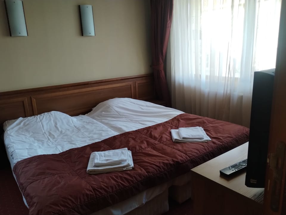 Comfort Suite, City View | Desk, blackout drapes, iron/ironing board, free WiFi