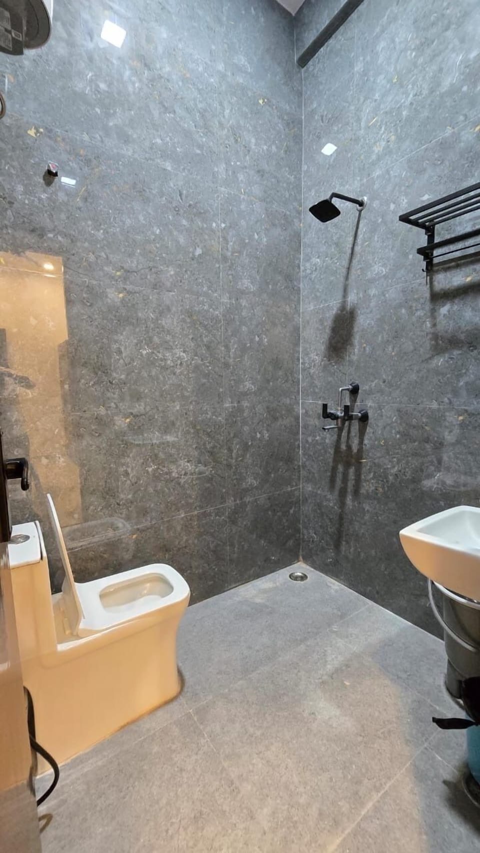 Shower, towels, soap, shampoo
