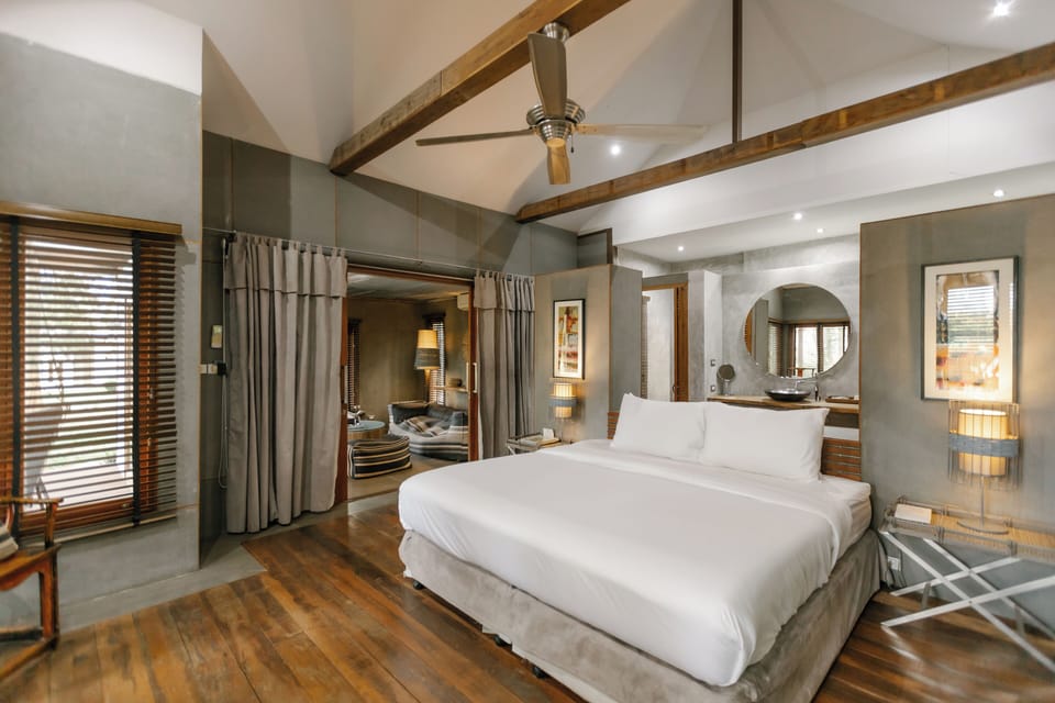 One Bedroom Villa | Minibar, desk, laptop workspace, free WiFi