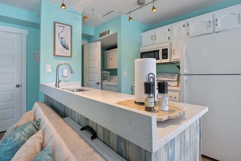 House, Multiple Beds, Patio (Lakeside Serenity) | Private kitchen