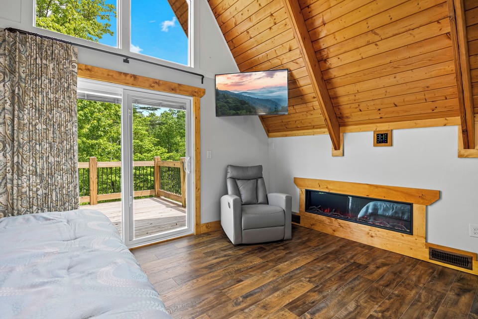 Chalet, Multiple Beds, Hot Tub, Mountain View | 4 bedrooms, individually decorated, individually furnished, bed sheets