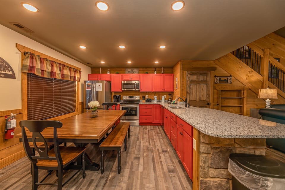 Chalet, Multiple Beds, Hot Tub (BearVue Point) | Private kitchen