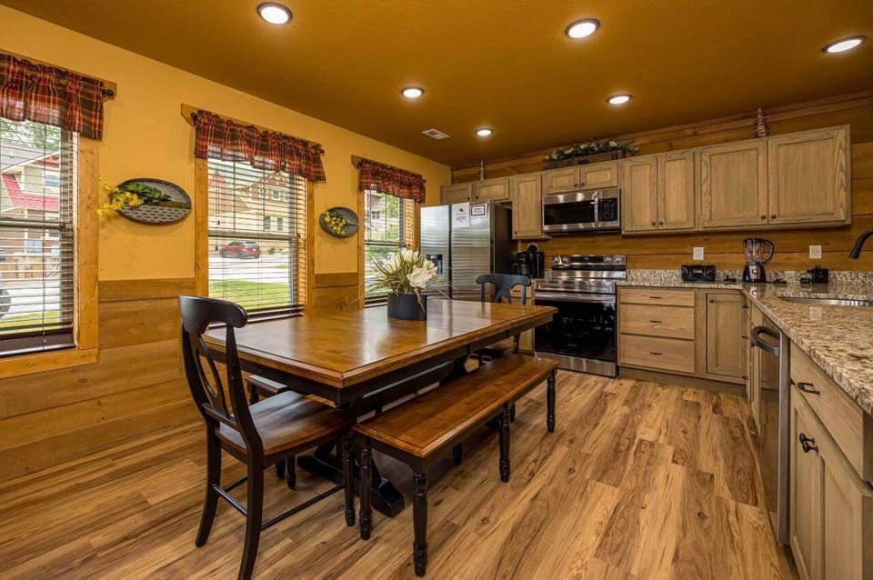 Chalet, Multiple Beds, Pool Access, Mountain View (Almost Heaven) | Private kitchen