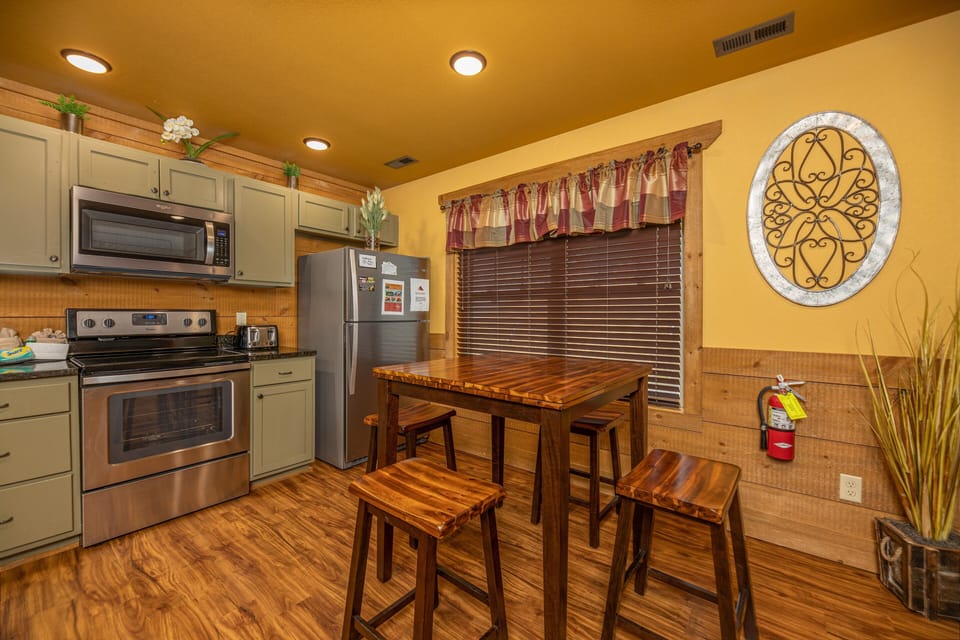 Cabin, Multiple Beds, Hot Tub, Mountain View (Moonshine Manor) | Private kitchen