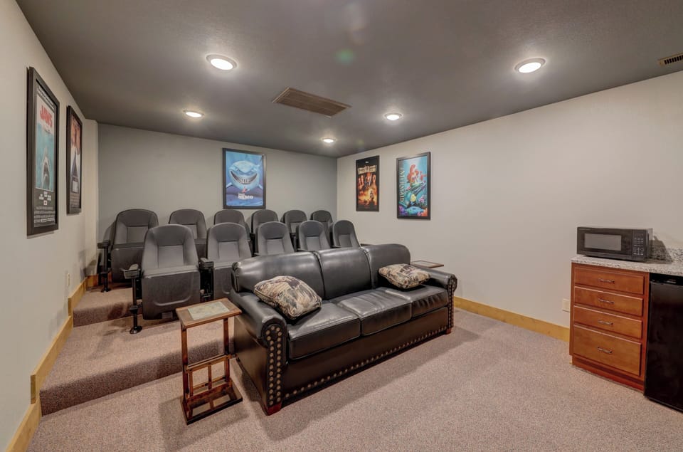 Chalet, Multiple Beds, Pool Access, Mountain View (Blue Lagoon Cinema) | Interior