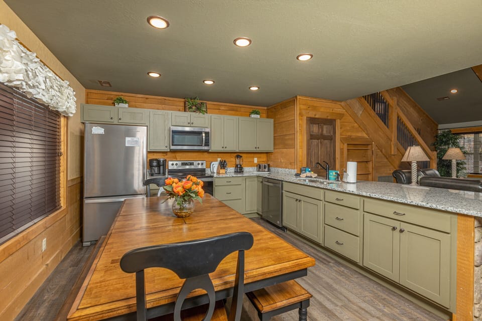 Chalet, Multiple Beds, Hot Tub, Mountain View (A Moment's Peace) | Private kitchen