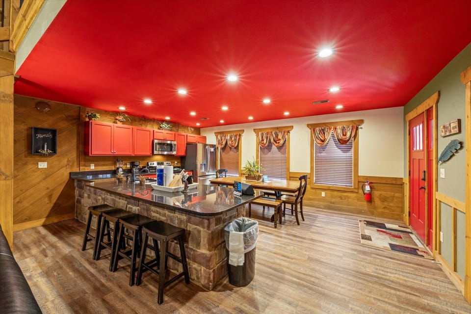 Cabin, Multiple Beds, Pool Access, Mountain View (Splash Mansion) | Private kitchen