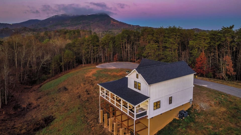 House (4 Bedrooms) | Front of property