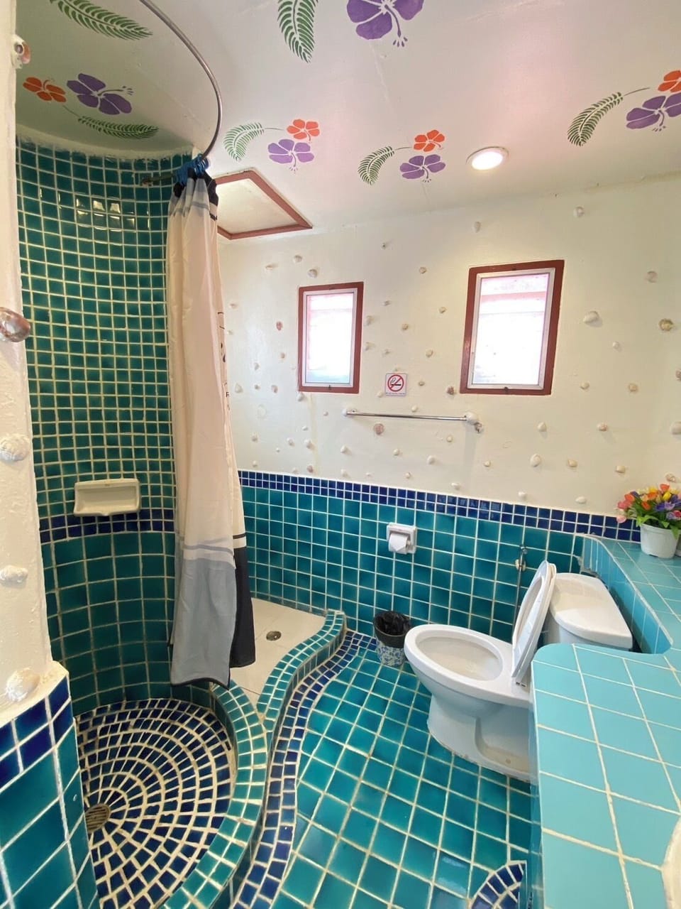 Superior Twin Room, Balcony, Garden View | Bathroom | Shower, free toiletries, hair dryer, towels