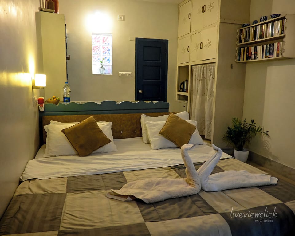 Deluxe Room, Garden View | Desk, laptop workspace, free WiFi