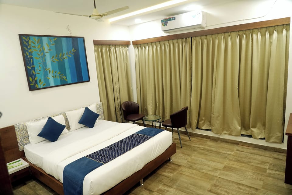 Cottage, Balcony, River View | In-room safe, desk, laptop workspace, iron/ironing board