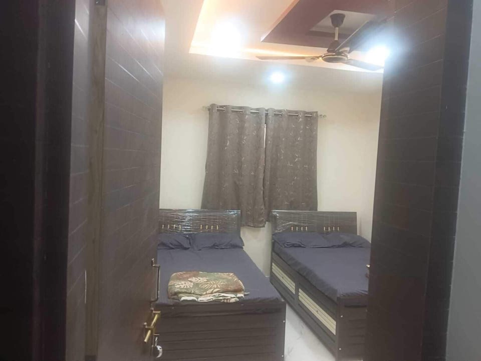 Family Room | Rollaway beds, bed sheets