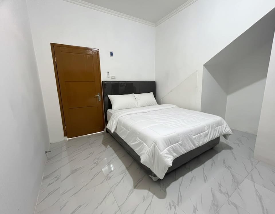Deluxe Double Room | Desk, WiFi (free), bed sheets