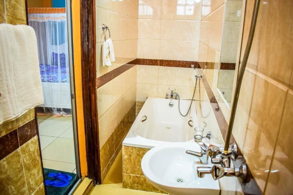 Deluxe Double Room | Bathroom | Shower, slippers, towels, soap