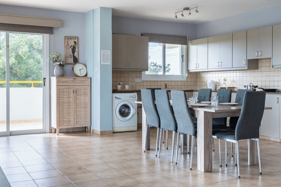 Apartment, 2 Bedrooms, Kitchen, City View | Private kitchen | Full-size fridge, microwave, oven, stovetop