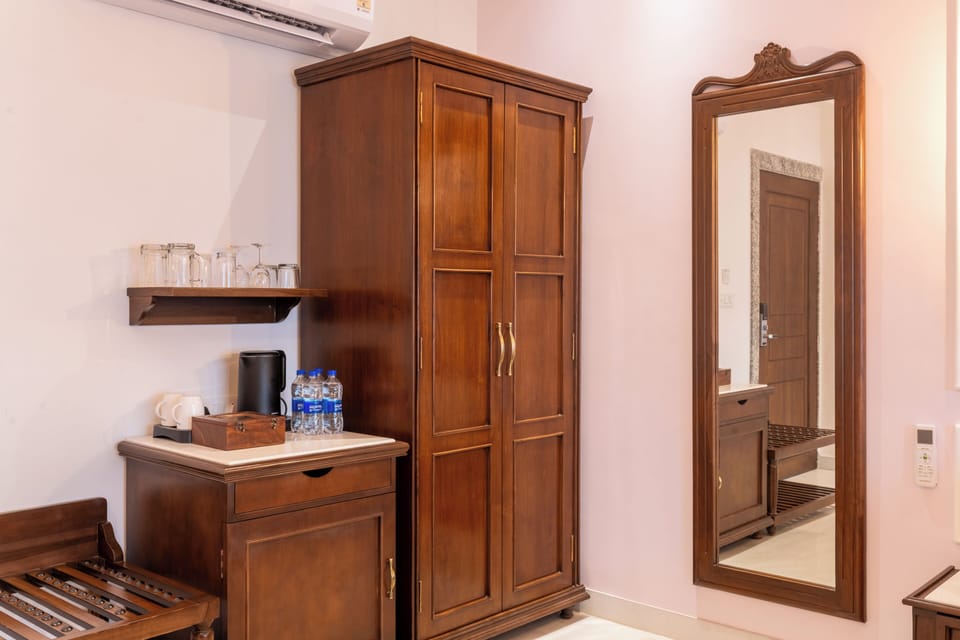 Classic Double Room, 1 King Bed | WiFi (free)