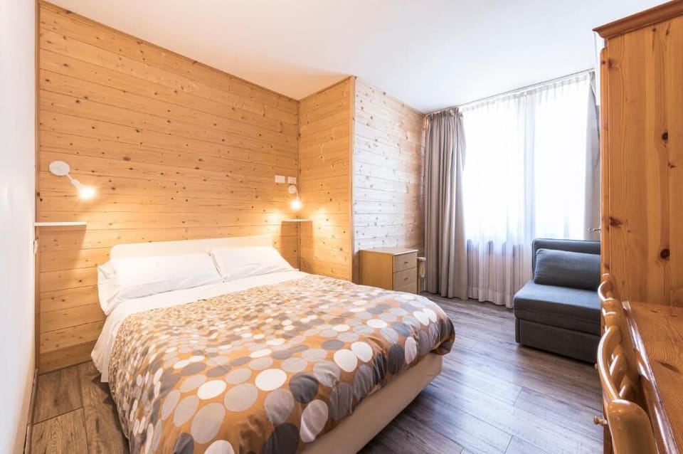 In-room safe, free WiFi, wheelchair access