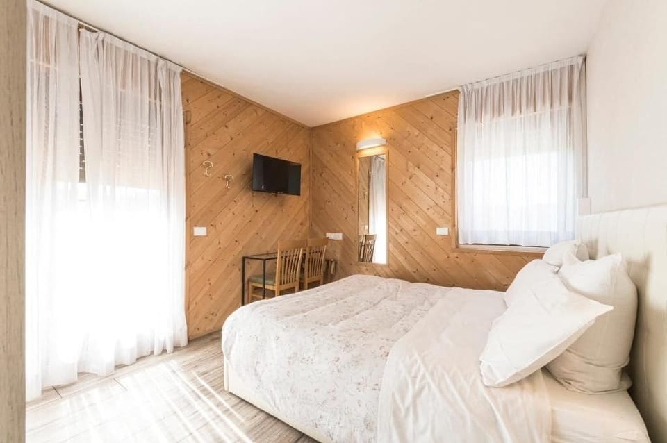 In-room safe, free WiFi, wheelchair access