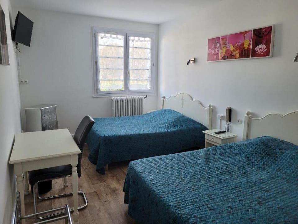 Iron/ironing board, free WiFi