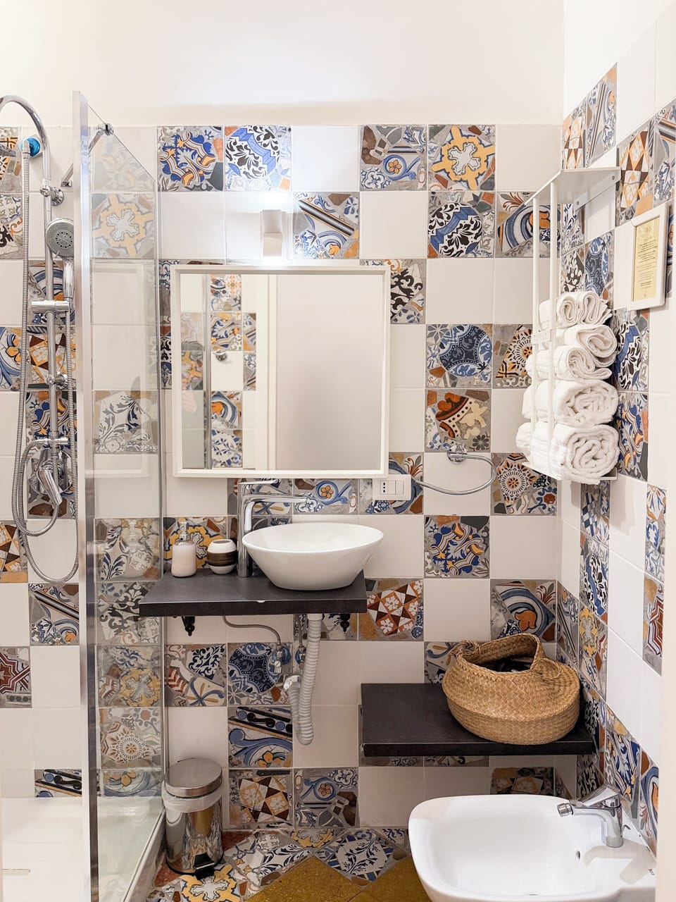 Economy Double Room | Bathroom | Shower, rainfall showerhead, hair dryer, bidet