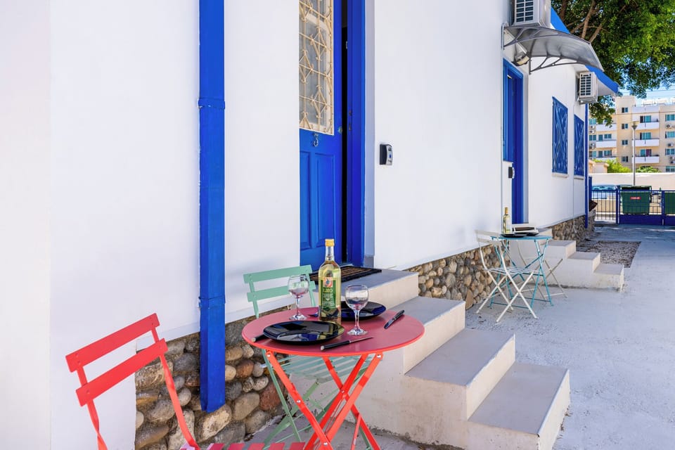 Studio, 2 Twin Beds, Kitchenette, City View | Outdoor dining