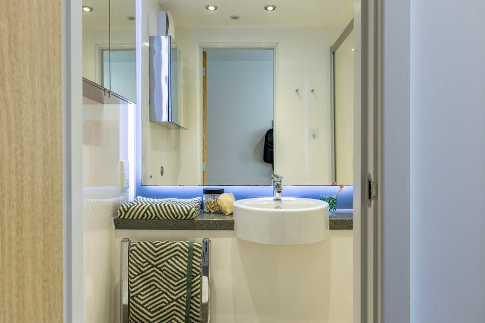 Single Room, Non Smoking | Bathroom