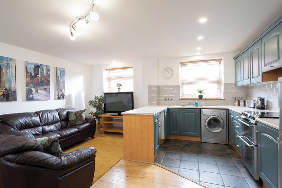 Apartment, 2 Bedrooms, Smoking | Living room