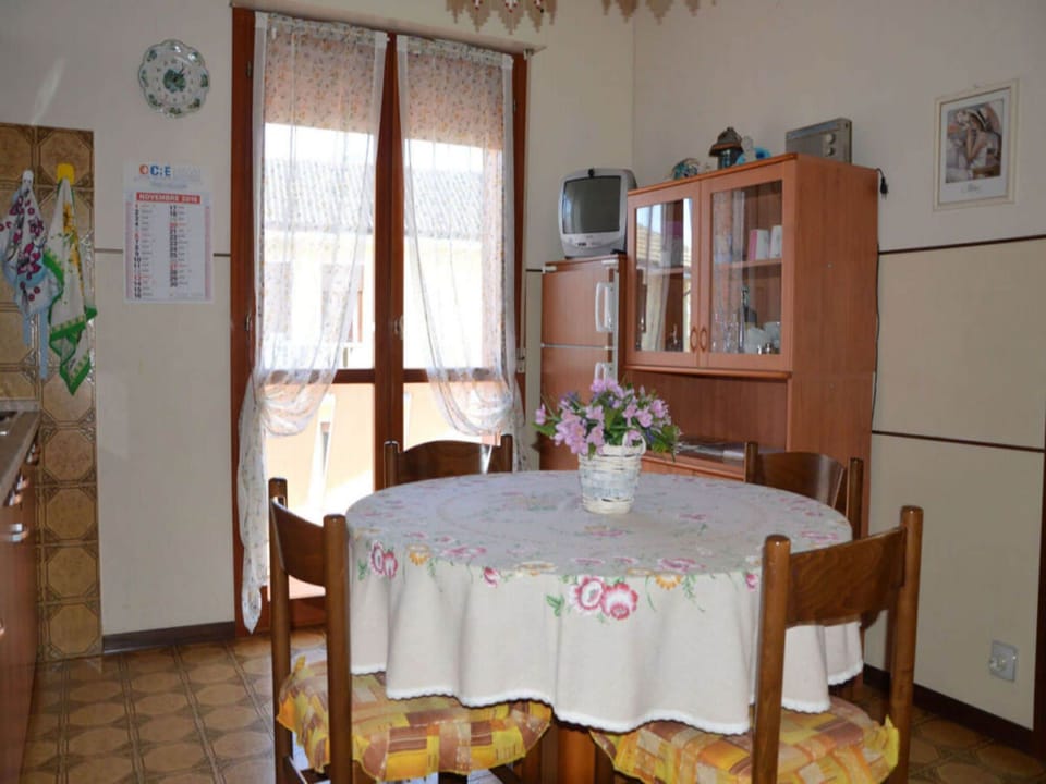 Apartment, 2 Bedrooms, Balcony, City View | Dining room