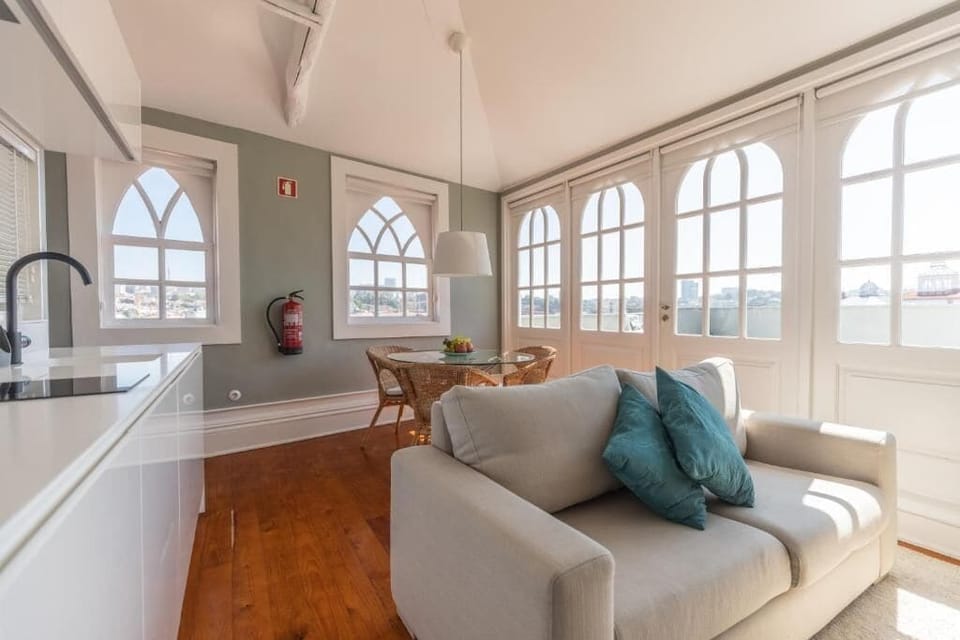 Apartment, Patio, City View (1 cama de casal) | Living area | Flat-screen TV
