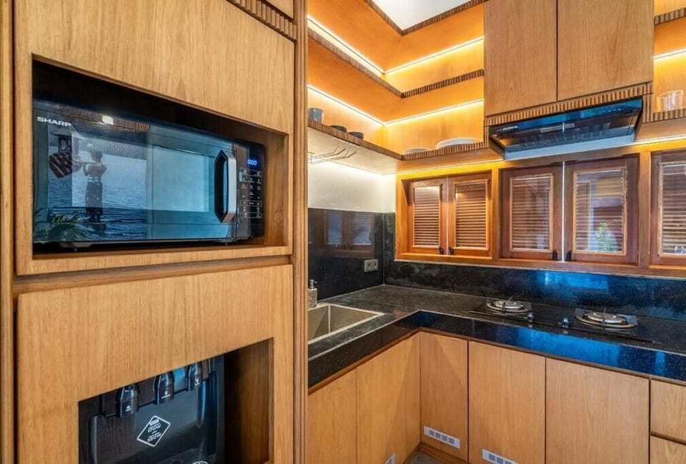 Villa, Balcony, Garden View | Private kitchen | Mini-fridge, microwave, stovetop, cookware/dishes/utensils