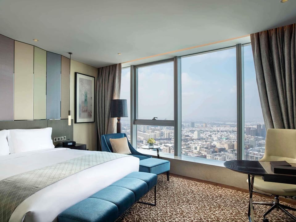 1 bedroom, premium bedding, minibar, in-room safe