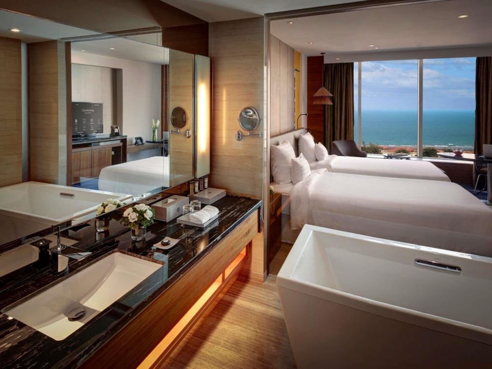 Executive Room, 2 Twin Beds, Club Lounge Access | 1 bedroom, premium bedding, minibar, in-room safe