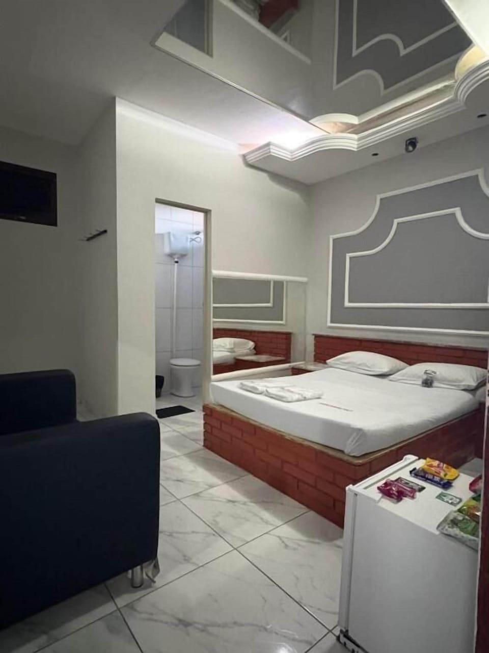 Basic Suite, Air conditioning, Garden View | Bathroom | Shower, towels, soap, toilet paper