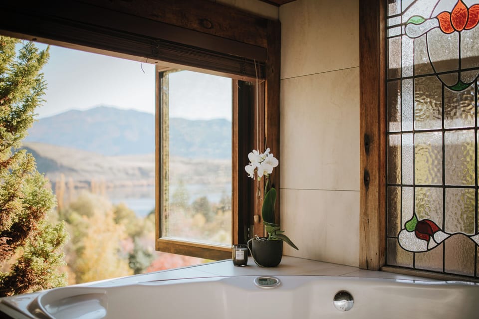 Cottage, Lake View | Bathroom | Designer toiletries, bathrobes, towels